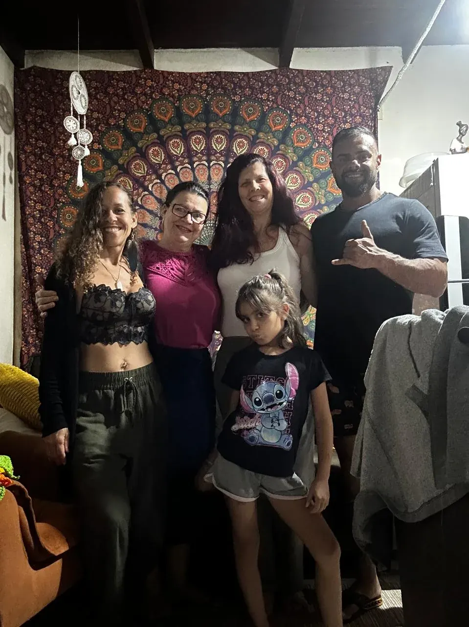 Amigos reunidos na casa de Elisete antes do incêndio